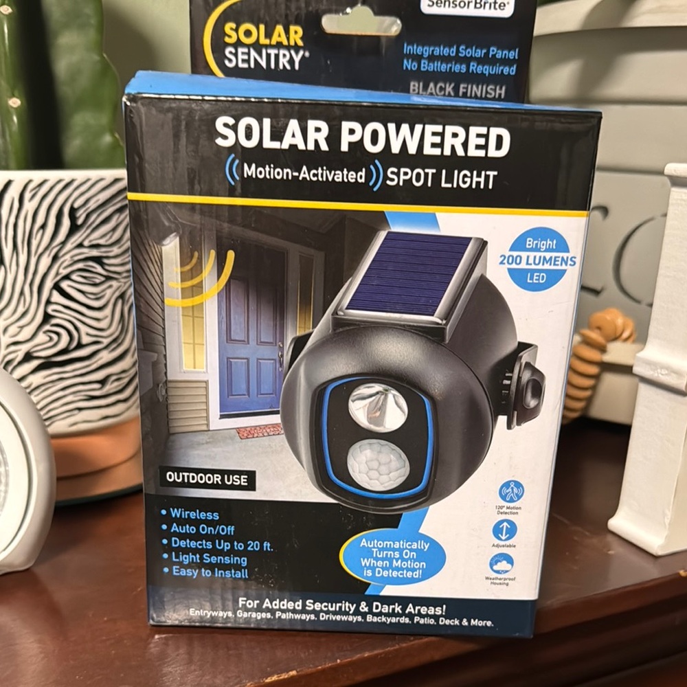 Solar Sentry Motion-Activated Spot Light